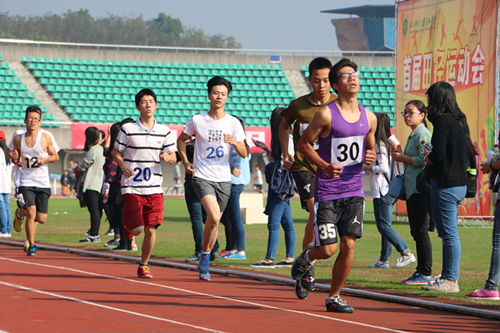 男子5000米决赛：耐力、毅力与信念的较量