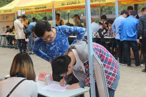 学分制社团“招兵买马”，学子们“齐聚一堂”
