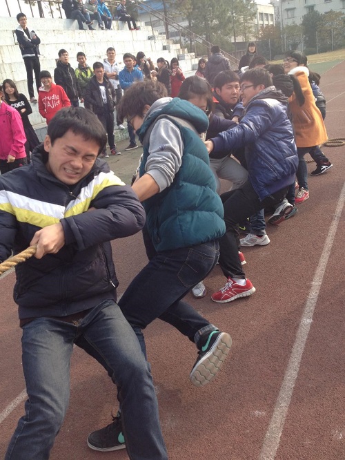 理学分院走向操场，开展趣味运动比赛