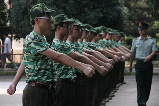 军训系列报道（一）：开学伊始军训时 踏步，正步，步步用心